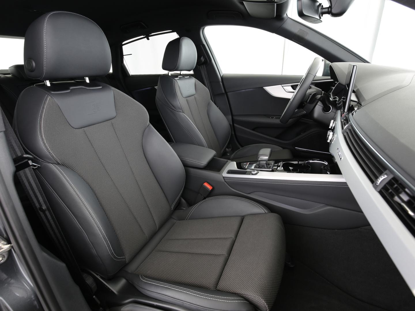 Bild über Audi A4 Limousine S line 45 TFSI quattro S tronic - für weitere Informationen kontaktieren Sie den Audi Partner