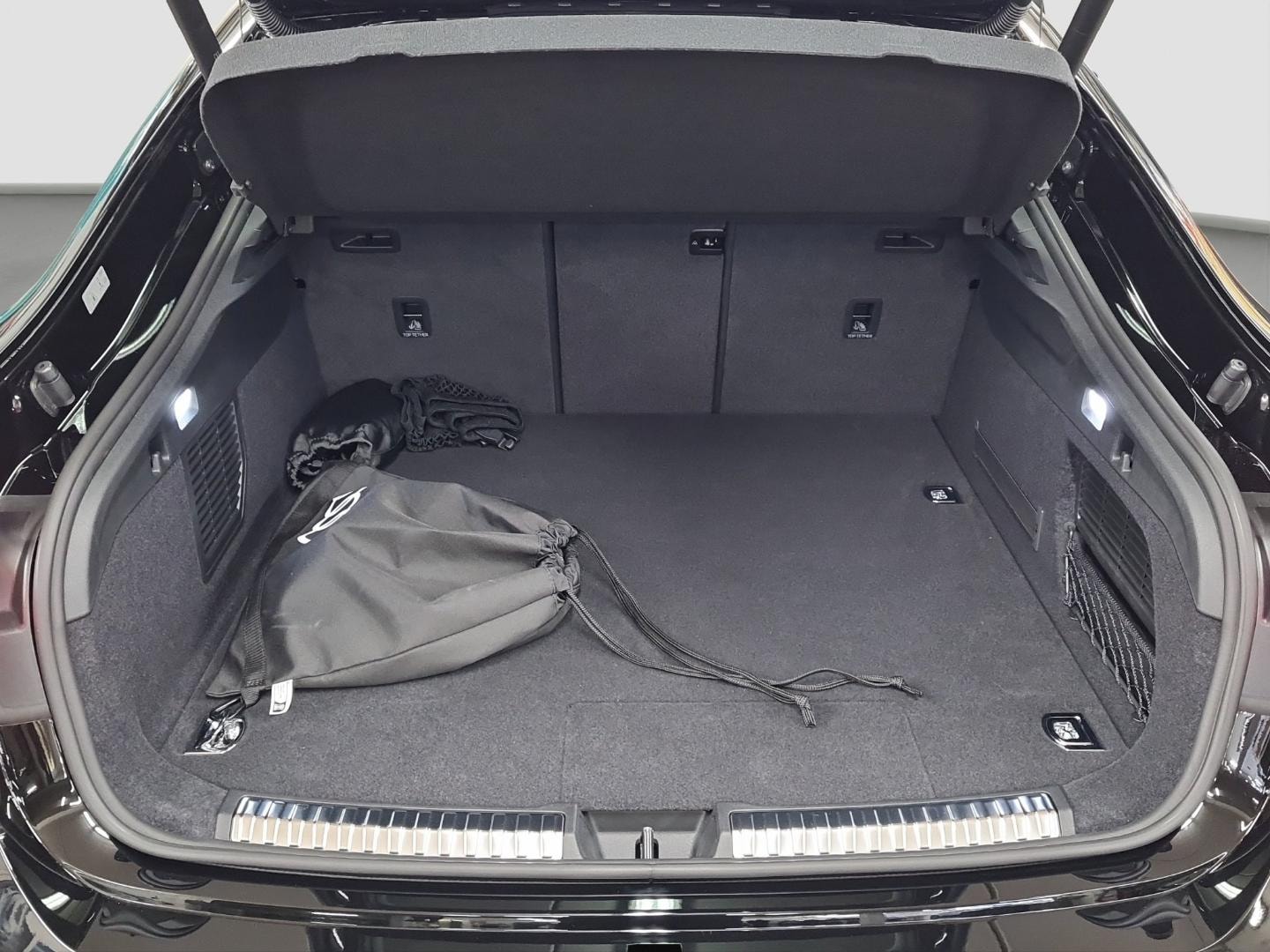 Bild über Audi RS 5 Limousine TFSI quattro 470 kW tiptronic - für weitere Informationen kontaktieren Sie den Audi Partner