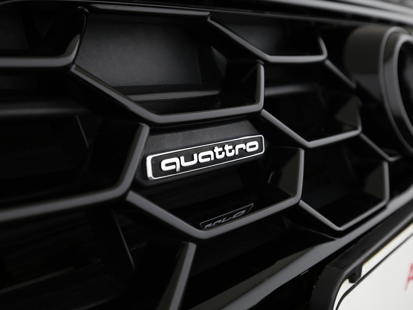 Bild über Audi A4 Limousine S line 45 TFSI quattro S tronic - für weitere Informationen kontaktieren Sie den Audi Partner
