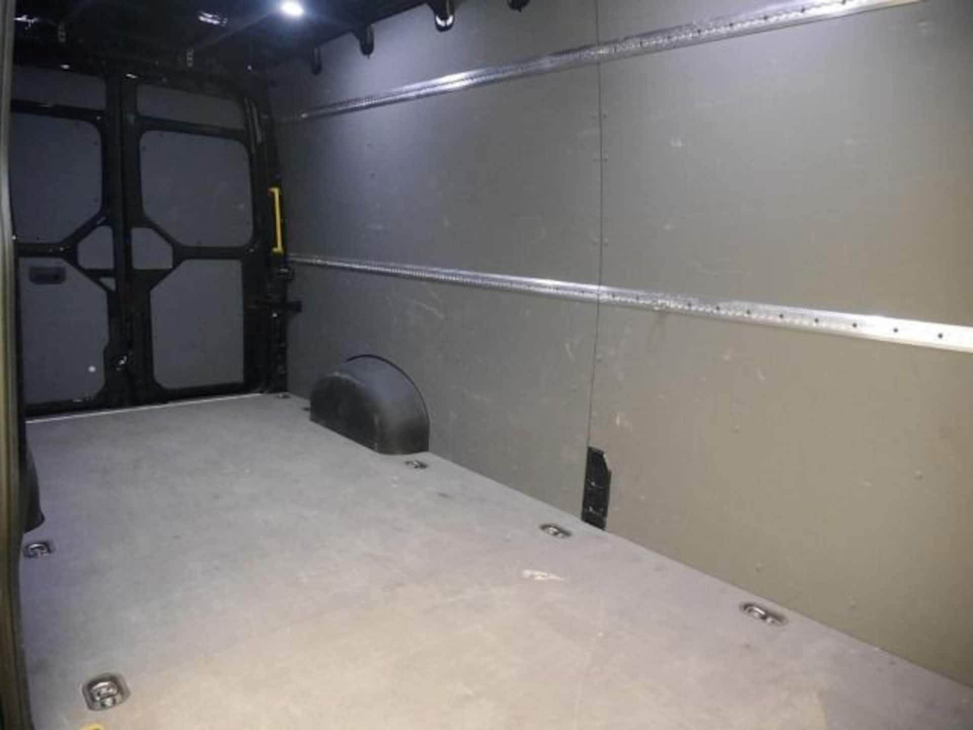 Volkswagen Crafter Kasten langer Radstand