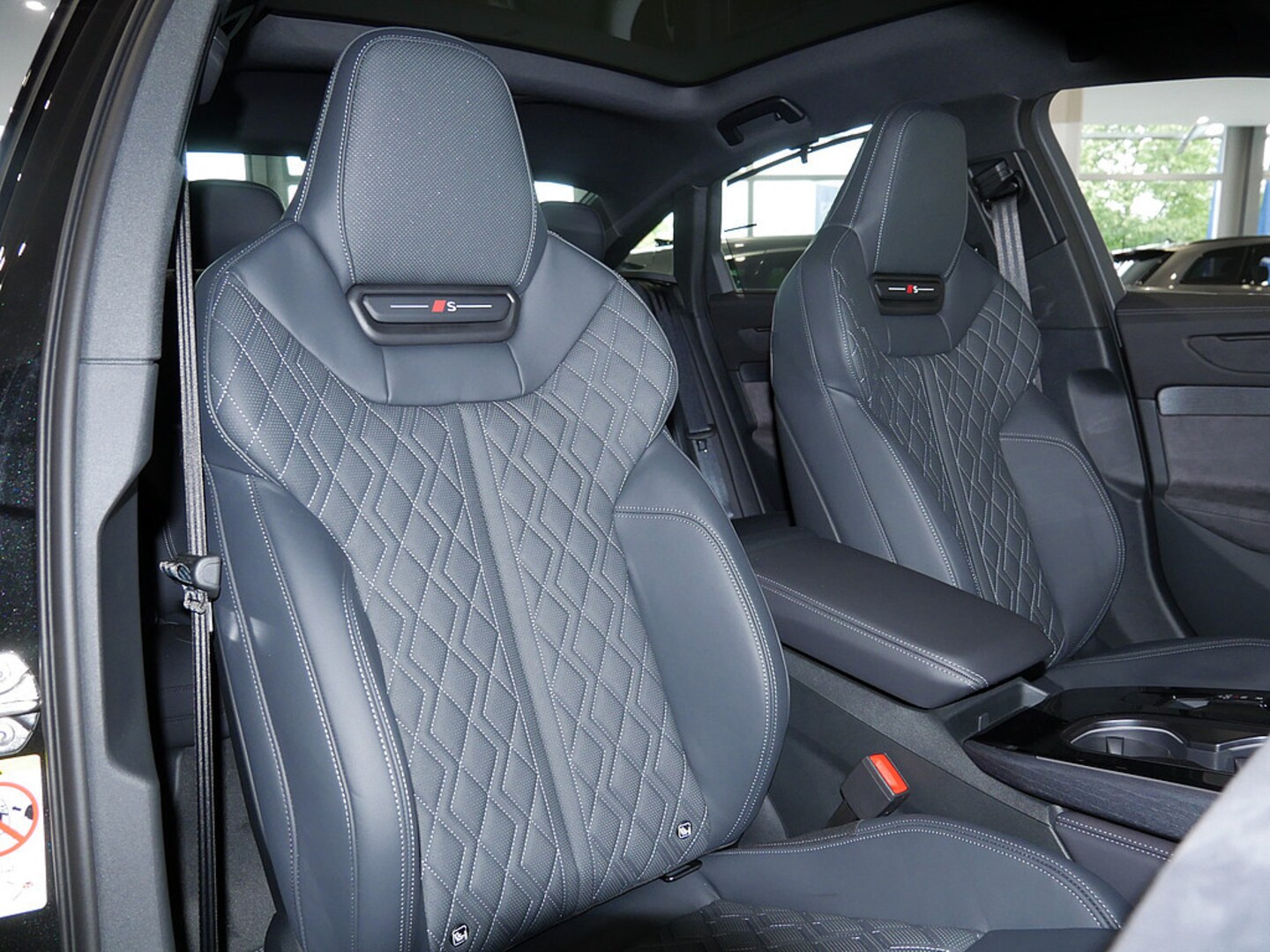 Bild über Audi A6 Limousine TDI quattro 150 kW S tronic - für weitere Informationen kontaktieren Sie den Audi Partner