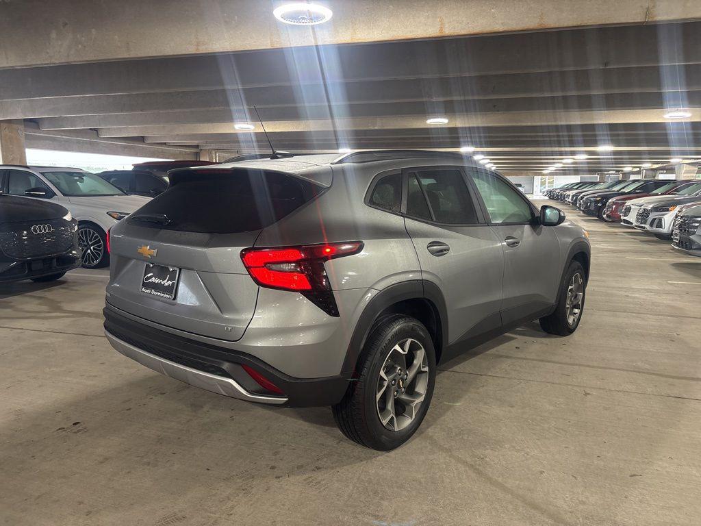 2025 Chevrolet Trax LT - Photo 6