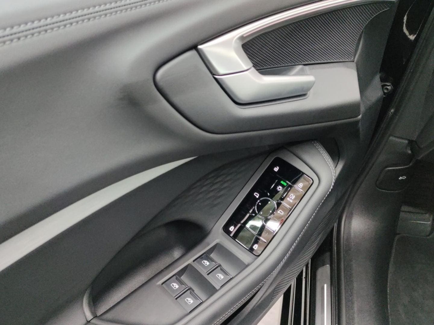 Bild über Audi A5 Avant TFSI quattro S tronic - für weitere Informationen kontaktieren Sie den Audi Partner