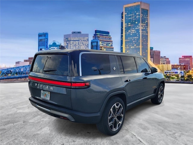 2024 Rivian R1S