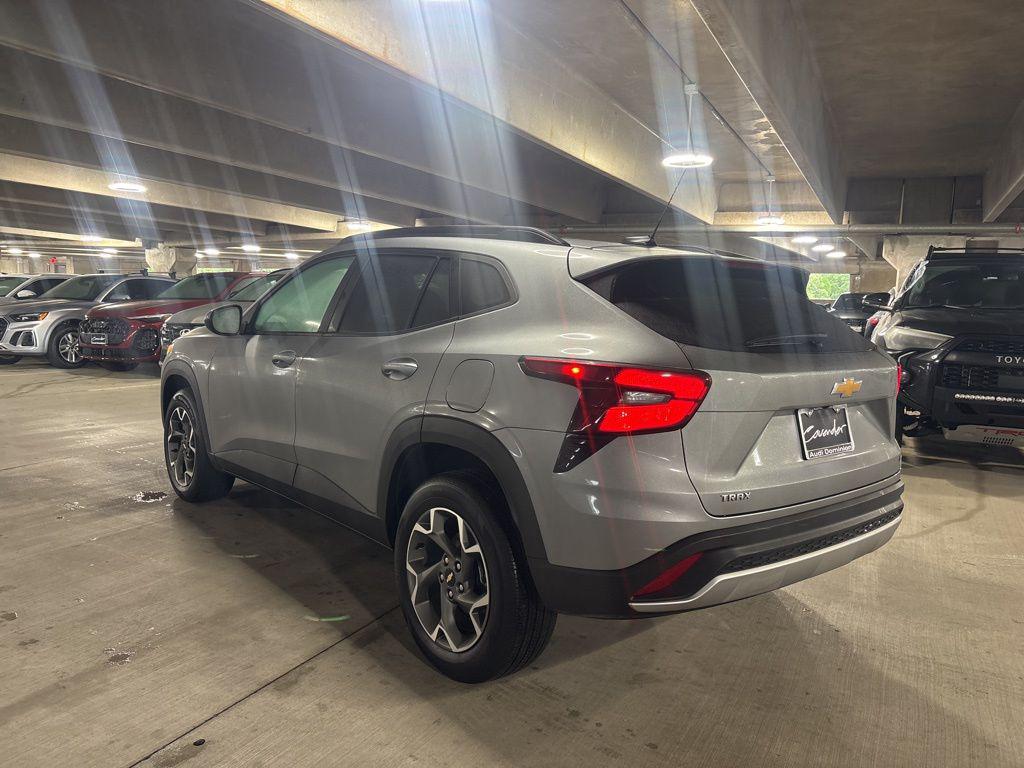2025 Chevrolet Trax LT - Photo 8