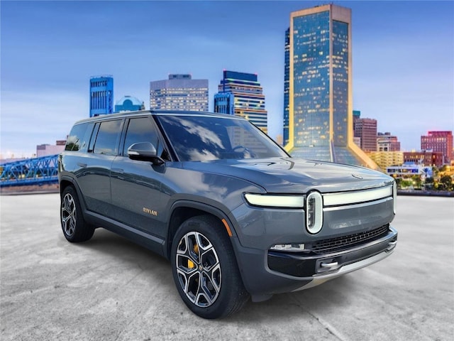 2024 Rivian R1S
