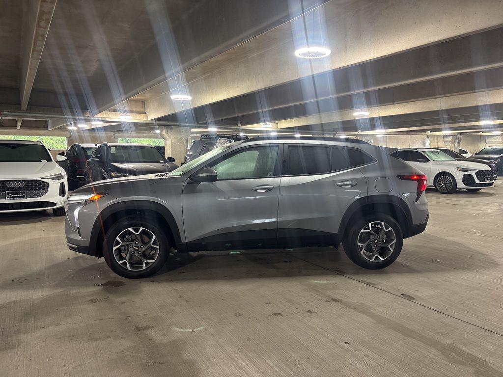 2025 Chevrolet Trax LT - Photo 9