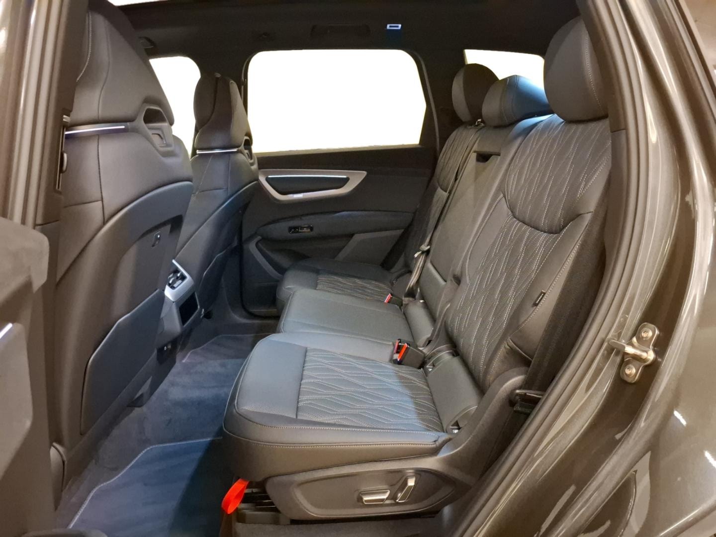 Bild über Audi Q7 SUV TDI quattro 220 kW tiptronic - für weitere Informationen kontaktieren Sie den Audi Partner