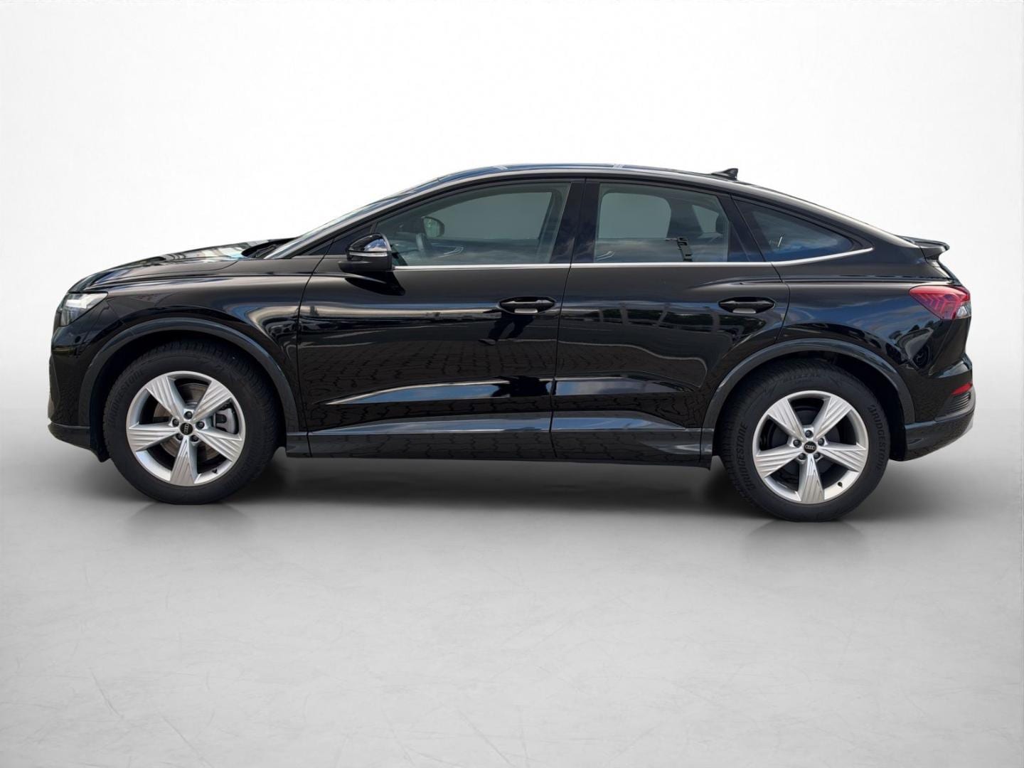 Bild über Audi Q4 Sportback e-tron 45 e-tron quattro - für weitere Informationen kontaktieren Sie den Audi Partner