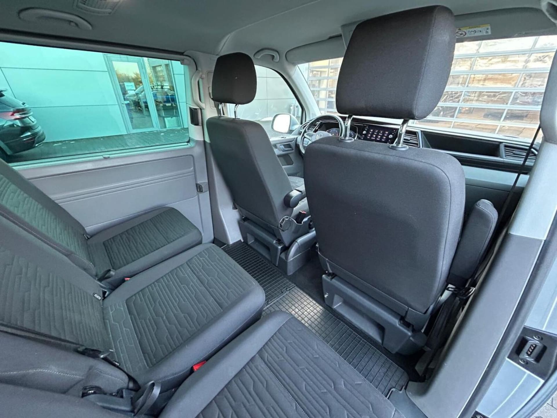 Volkswagen Caravelle 6.1 długi roztaw osi SE