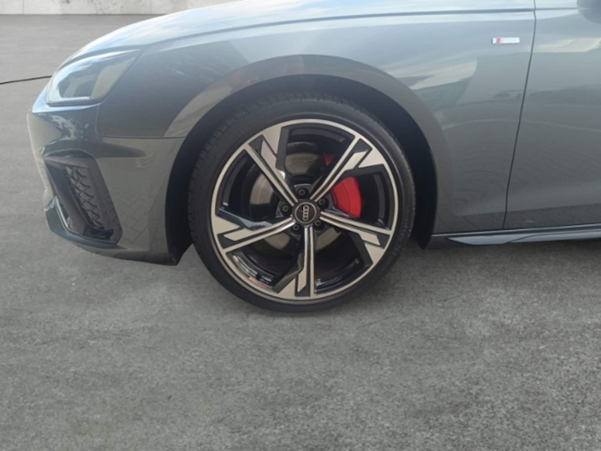 Audi A4 Limousine S line