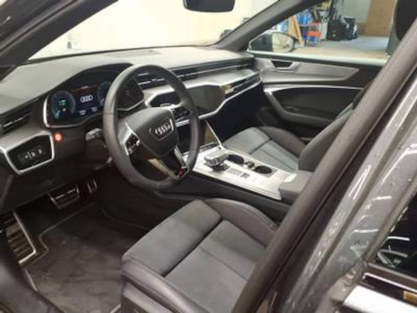 Bild über Audi A6 Avant TFSI e S line 55 TFSI e quattro S tronic - für weitere Informationen kontaktieren Sie den Audi Partner