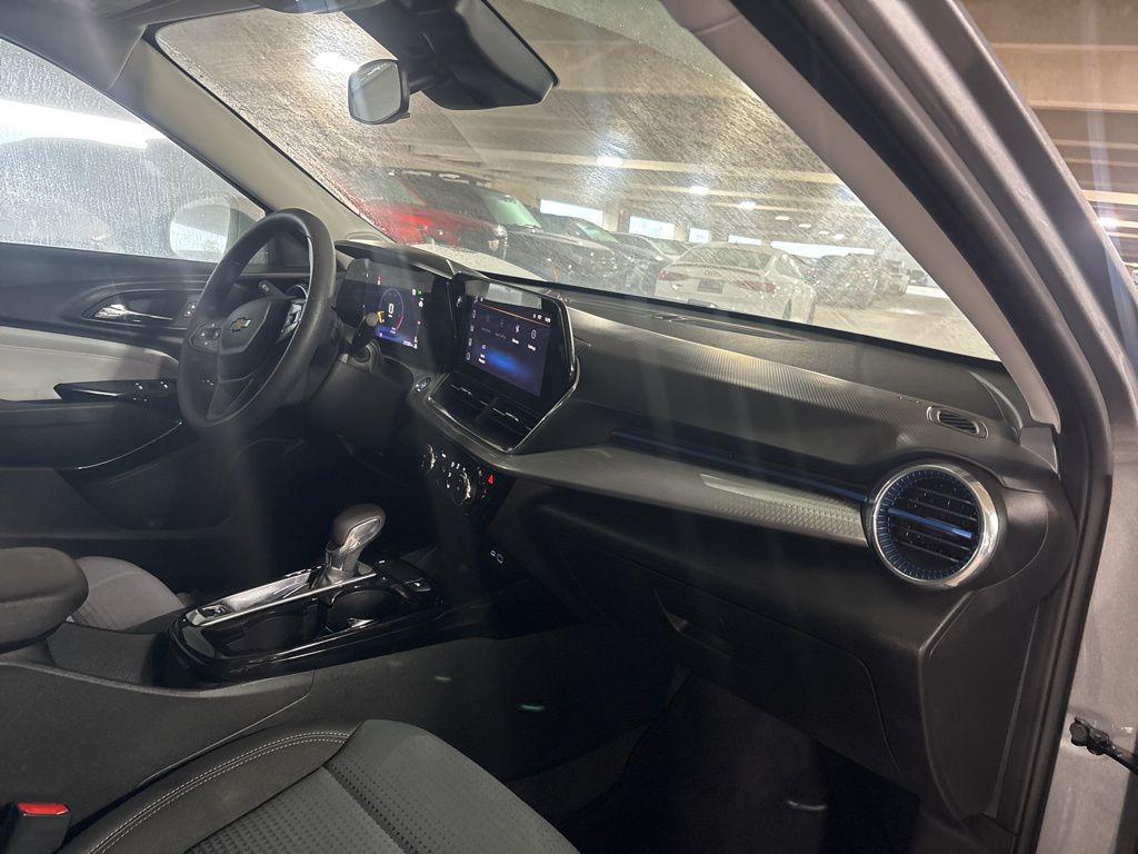 2025 Chevrolet Trax LT - Photo 15