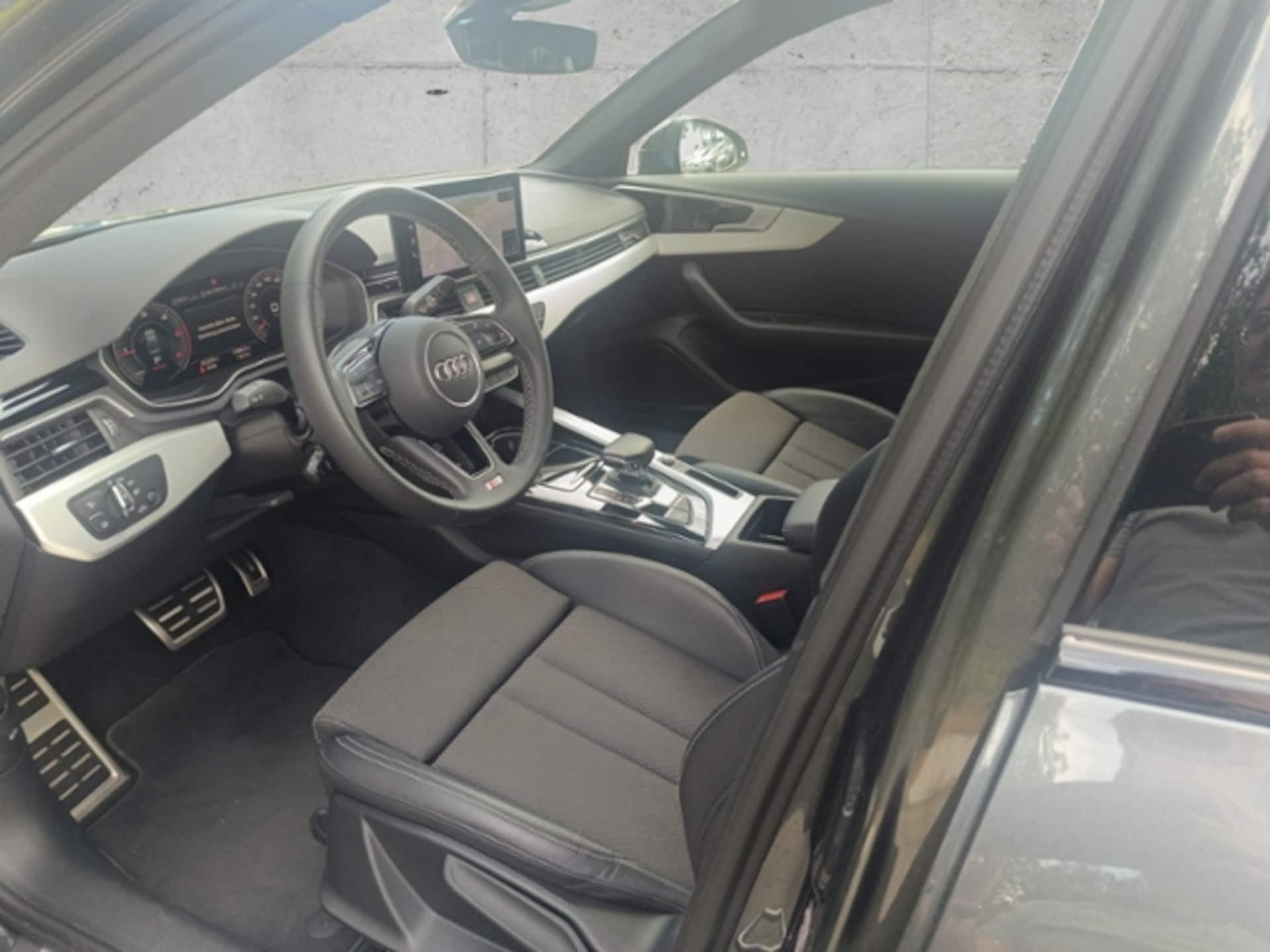 Audi A4 Limousine S line