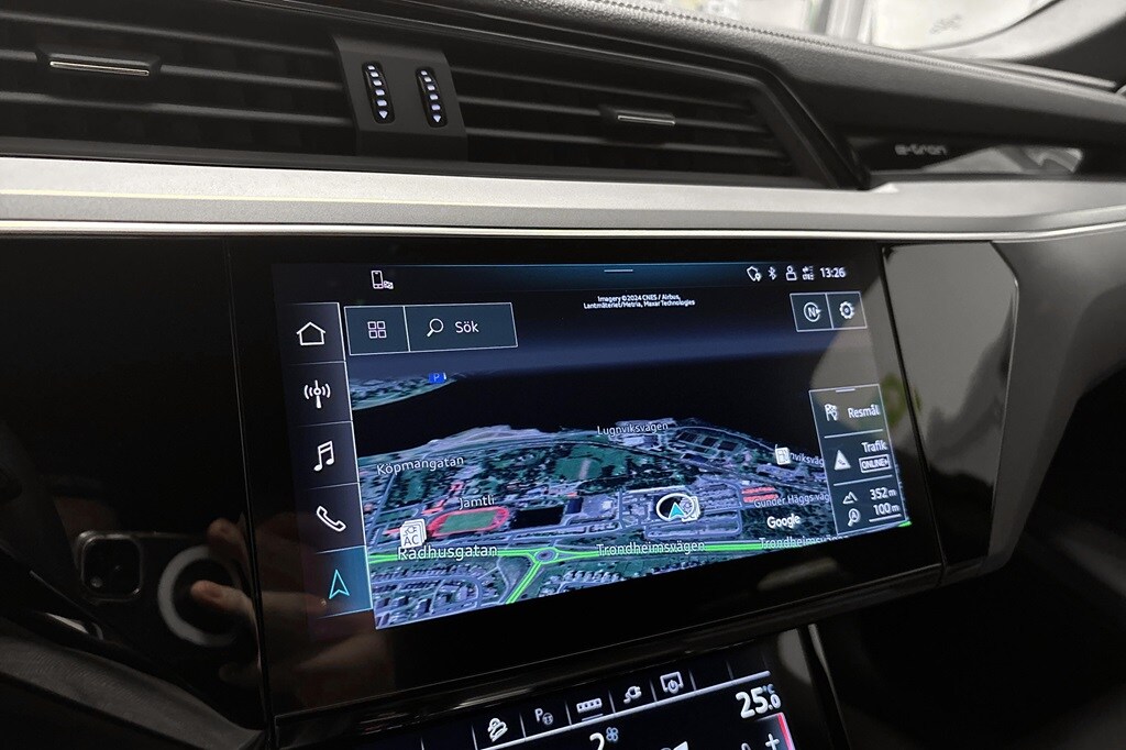 Bild som visar&nbsp;Audi Q8 e-tron&nbsp;Q8 50 e-tron quattro Proline 250,00 kW - för mer information kontakta din Audi Partner