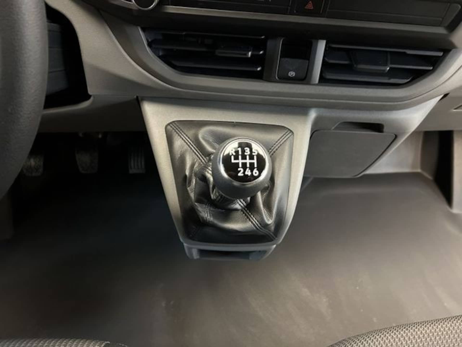 Volkswagen Transporter Kasten kurzer Radstand