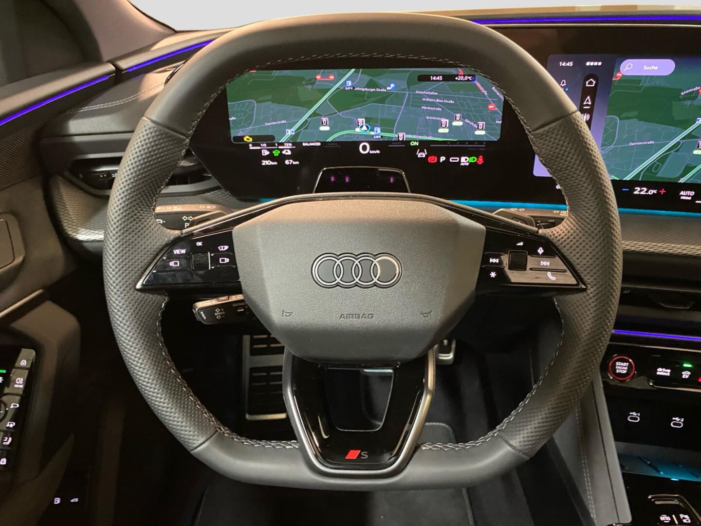Bild über Audi Q5 Sportback e-hybrid edition one mit Akzenten mythosschwarz e-hybrid quattro 220 kW S tronic - für weitere Informationen kontaktieren Sie den Audi Partner