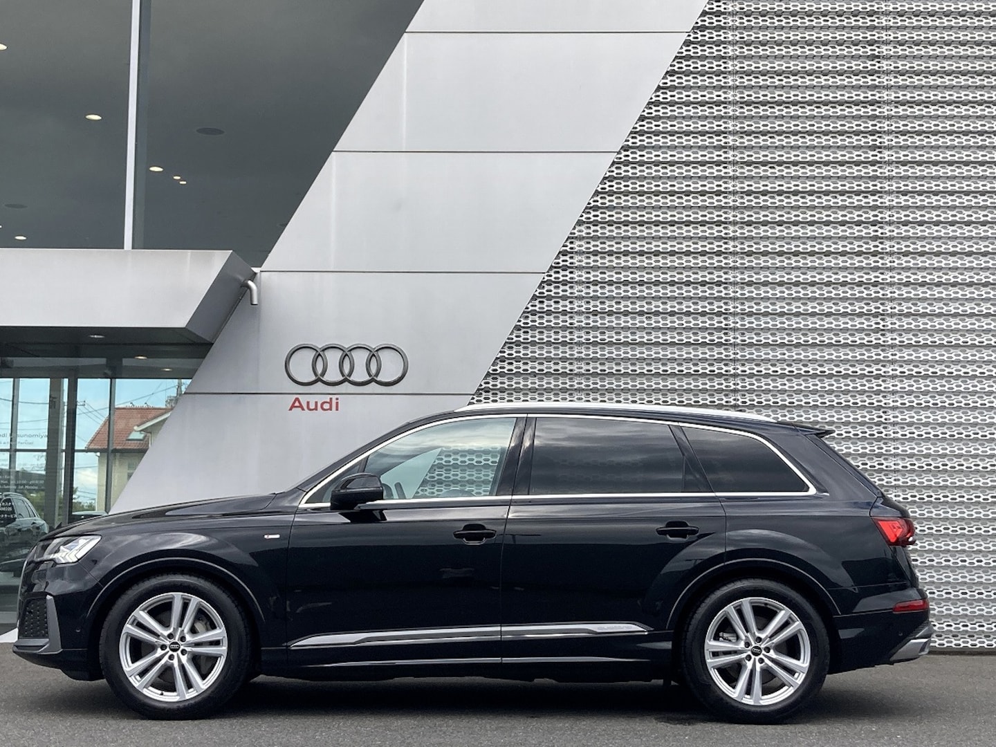 Audi Q7 50 TDI quattro S line kW(PS) tiptronic for more details contact your dealer