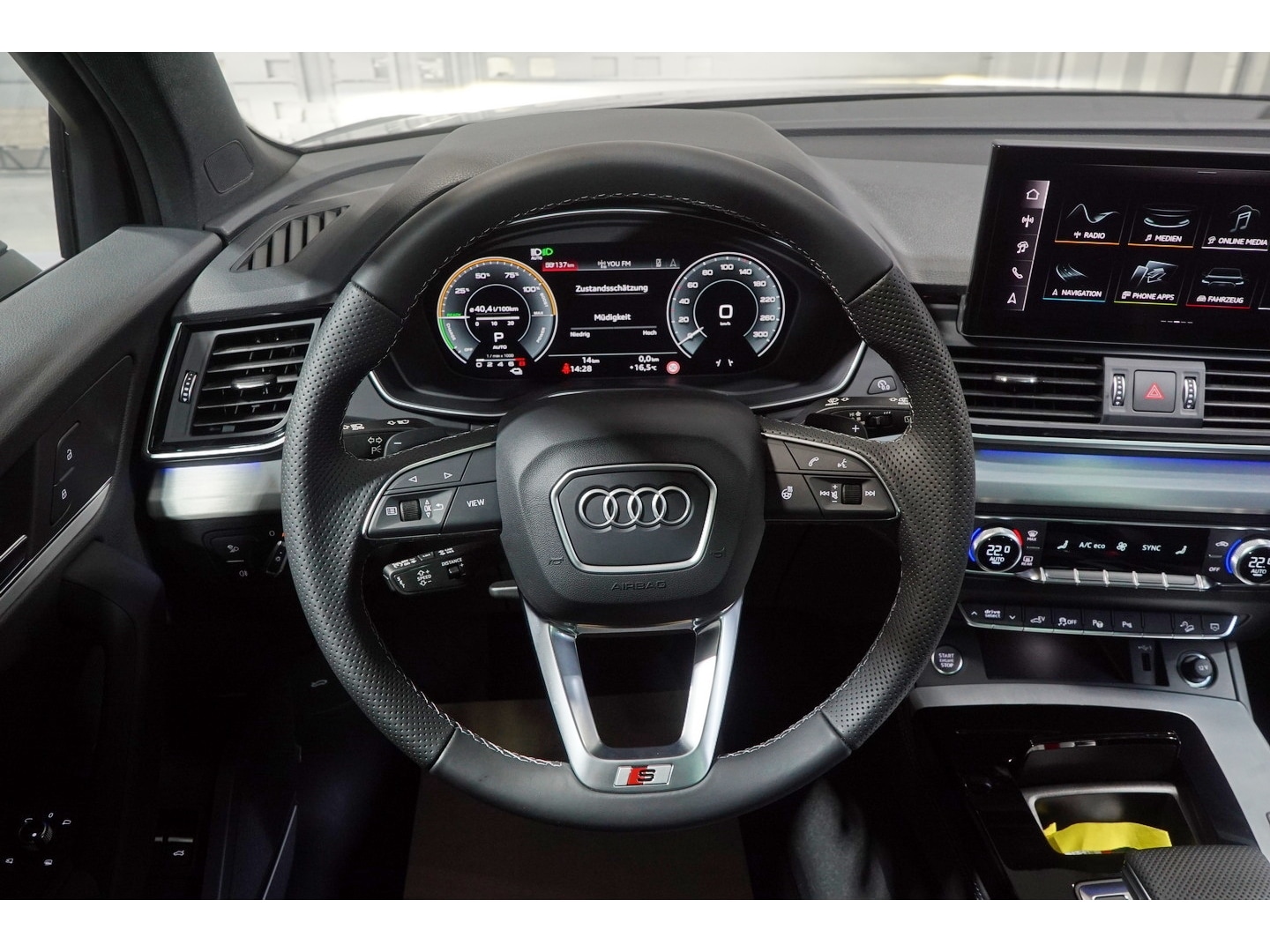 Bild über Audi Q5 TFSI e S line business 55 TFSI e quattro S tronic - für weitere Informationen kontaktieren Sie den Audi Partner