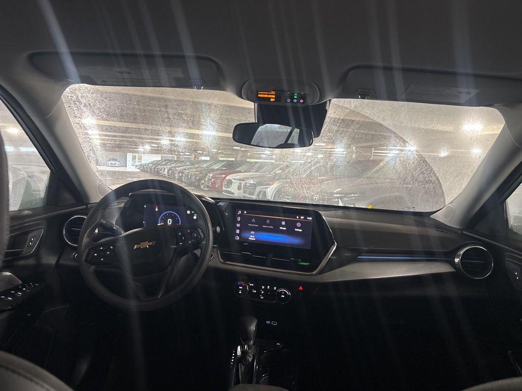 2025 Chevrolet Trax LT - Photo 18