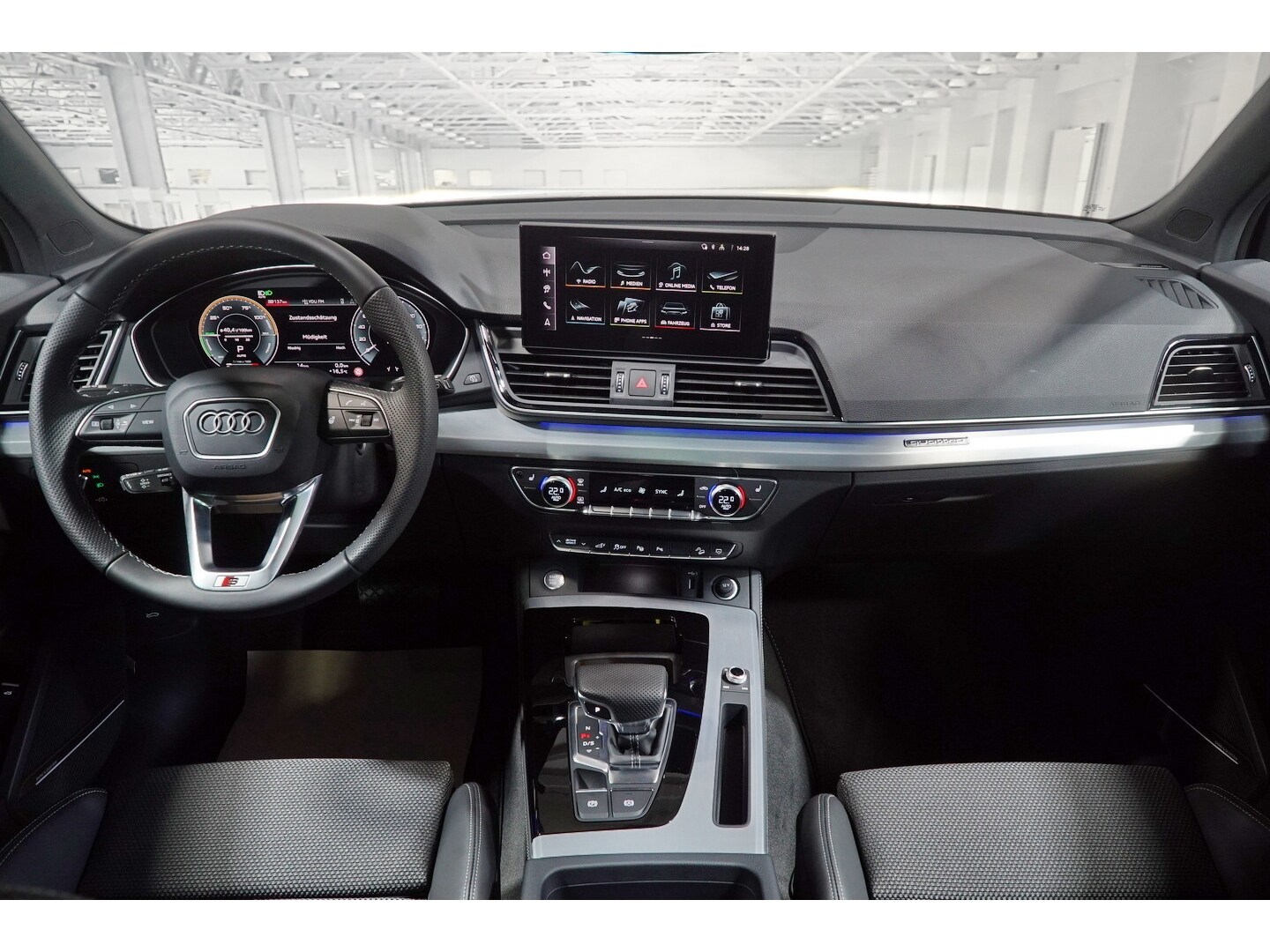 Bild über Audi Q5 TFSI e S line business 55 TFSI e quattro S tronic - für weitere Informationen kontaktieren Sie den Audi Partner