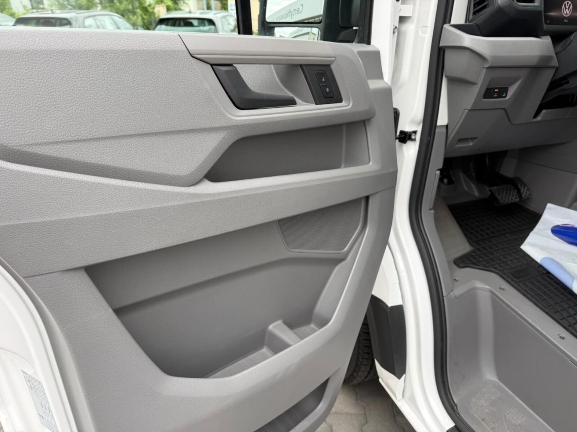 Volkswagen Crafter Furgon średni rozstaw osi