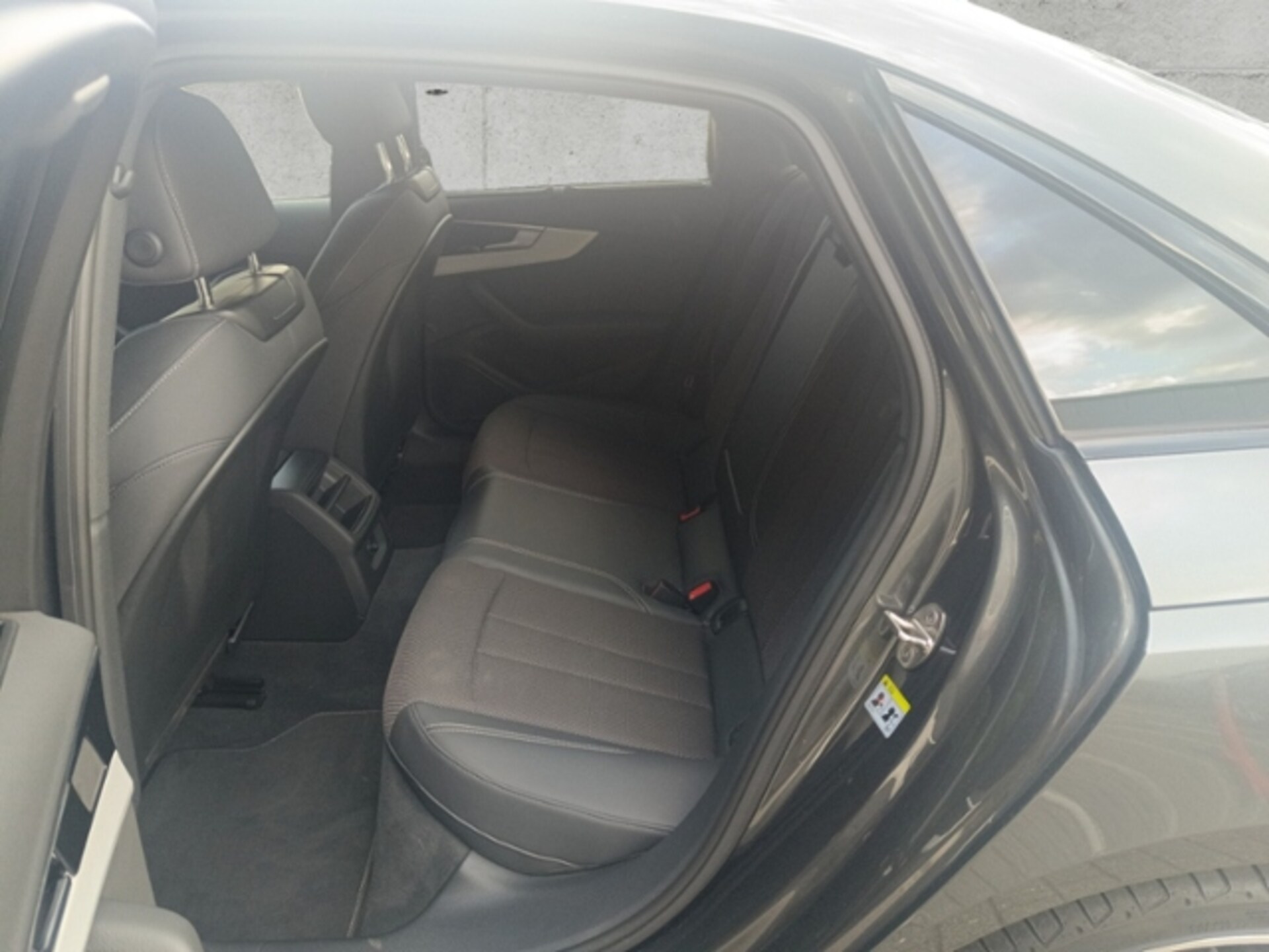 Audi A4 Limousine S line