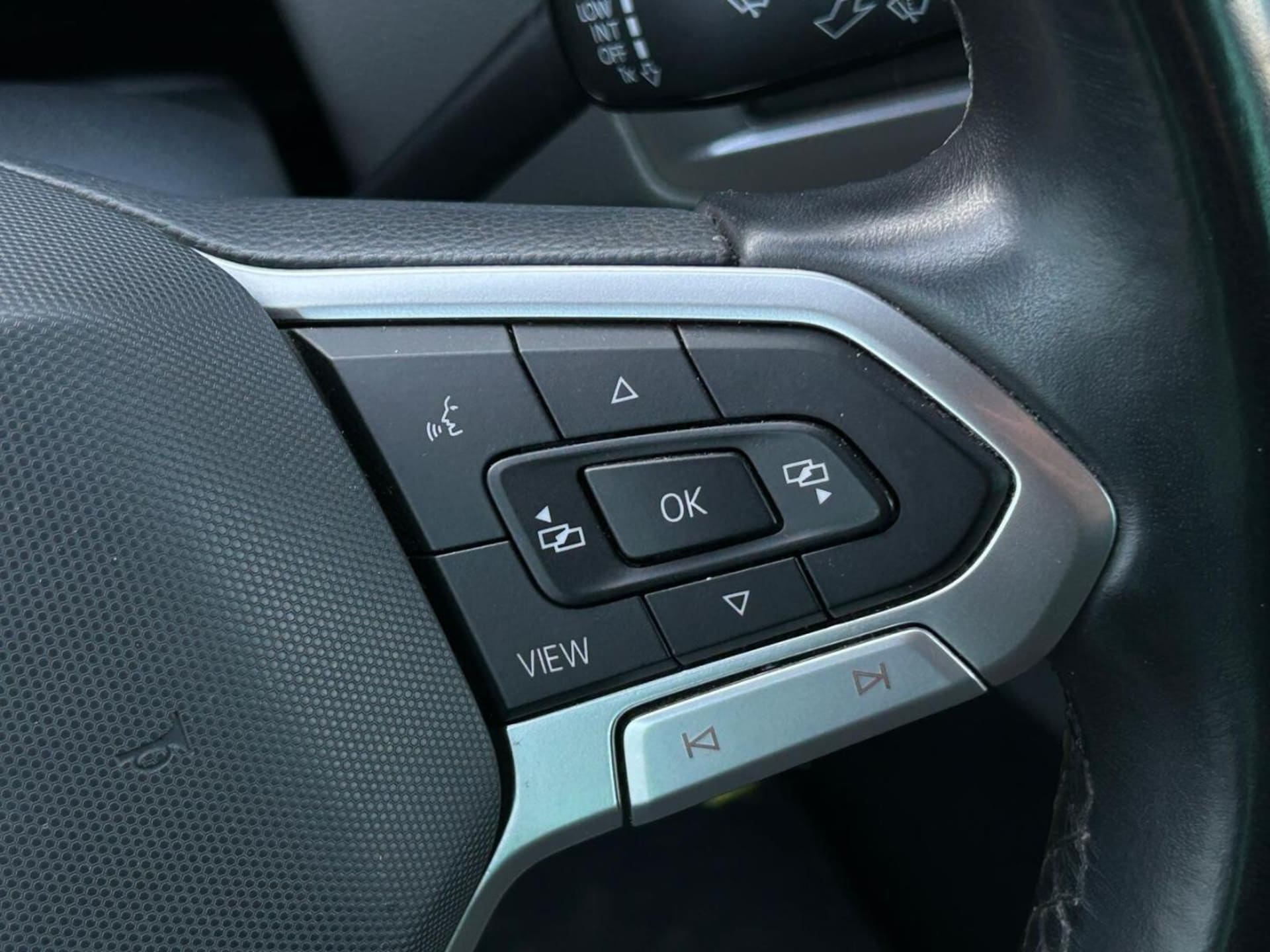 Volkswagen Caravelle 6.1 długi roztaw osi SE