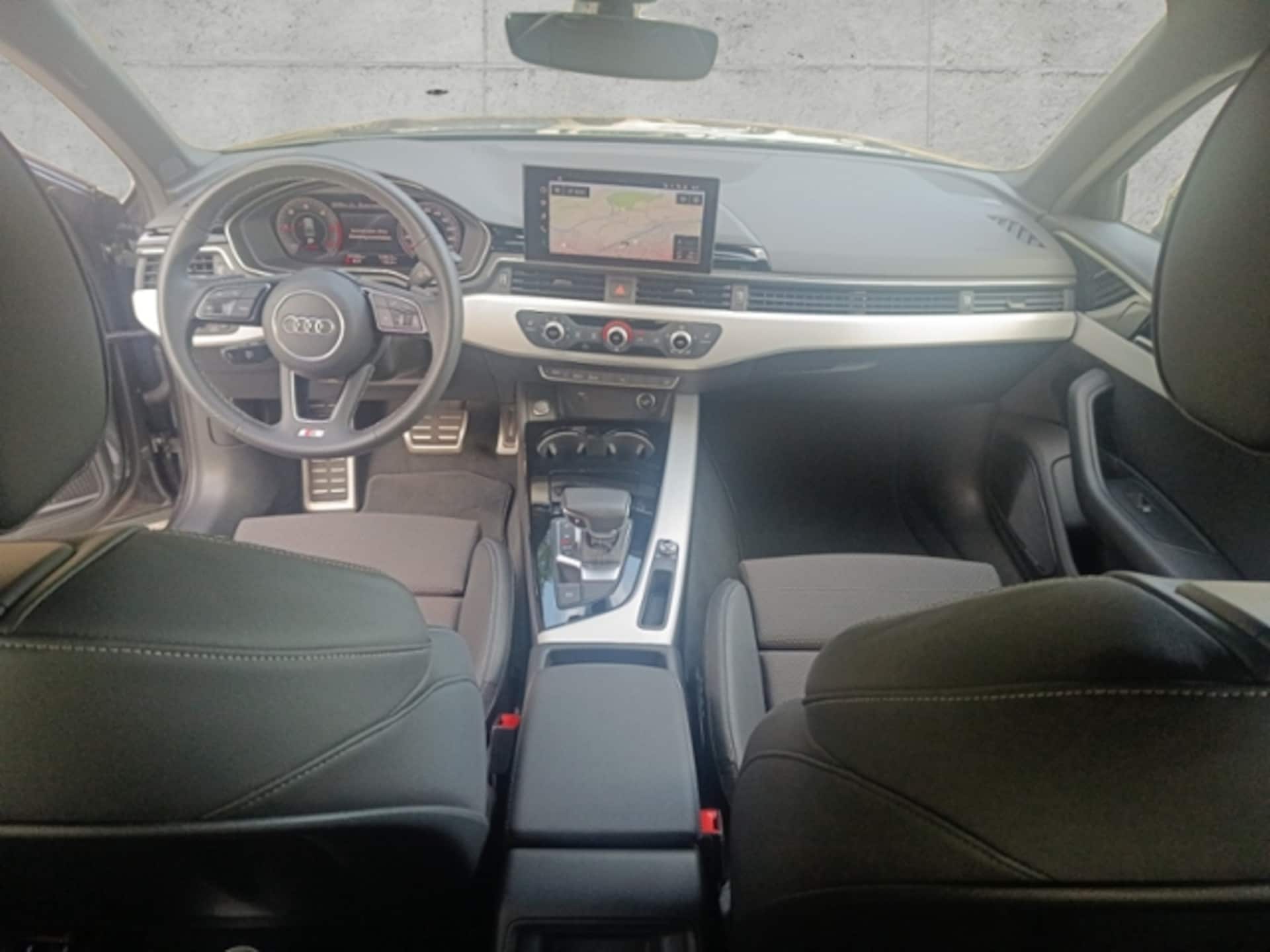 Audi A4 Limousine S line