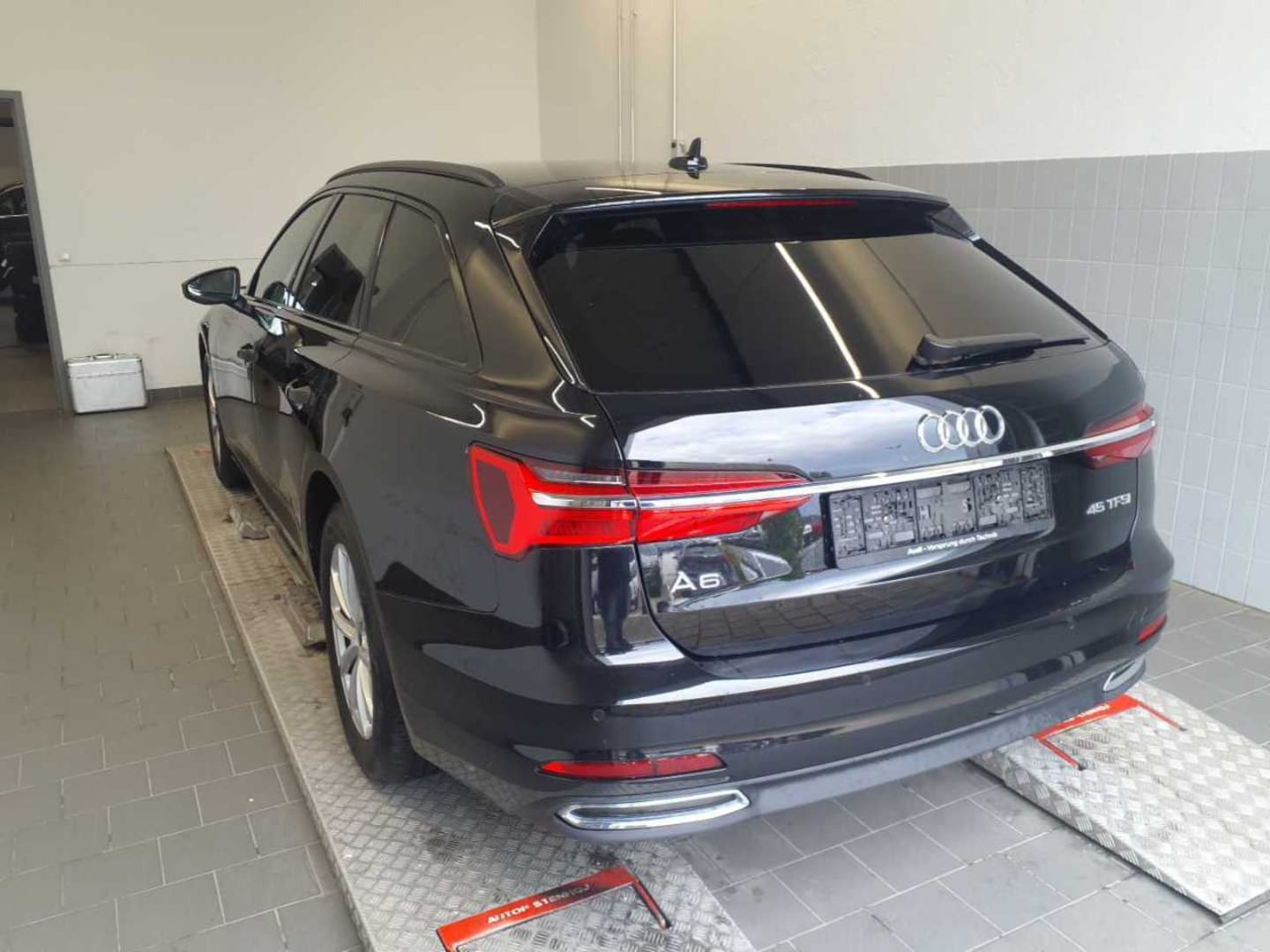 Bild über Audi A6 Avant 45 TFSI S tronic - für weitere Informationen kontaktieren Sie den Audi Partner