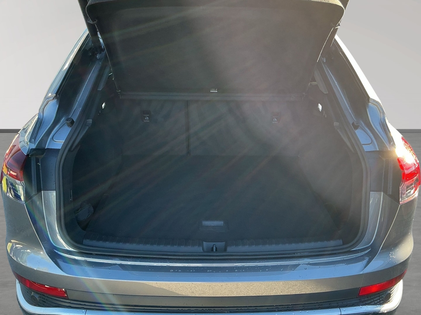 Bild über Audi Q4 Sportback e-tron 50 e-tron quattro - für weitere Informationen kontaktieren Sie den Audi Partner