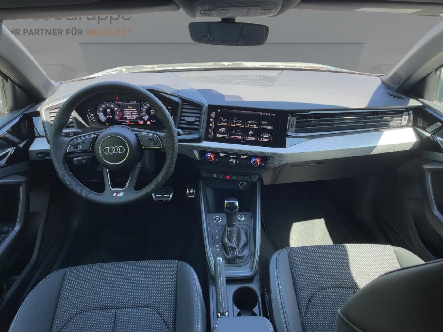 Bild über Audi A1 Sportback S line 35 TFSI S tronic - für weitere Informationen kontaktieren Sie den Audi Partner