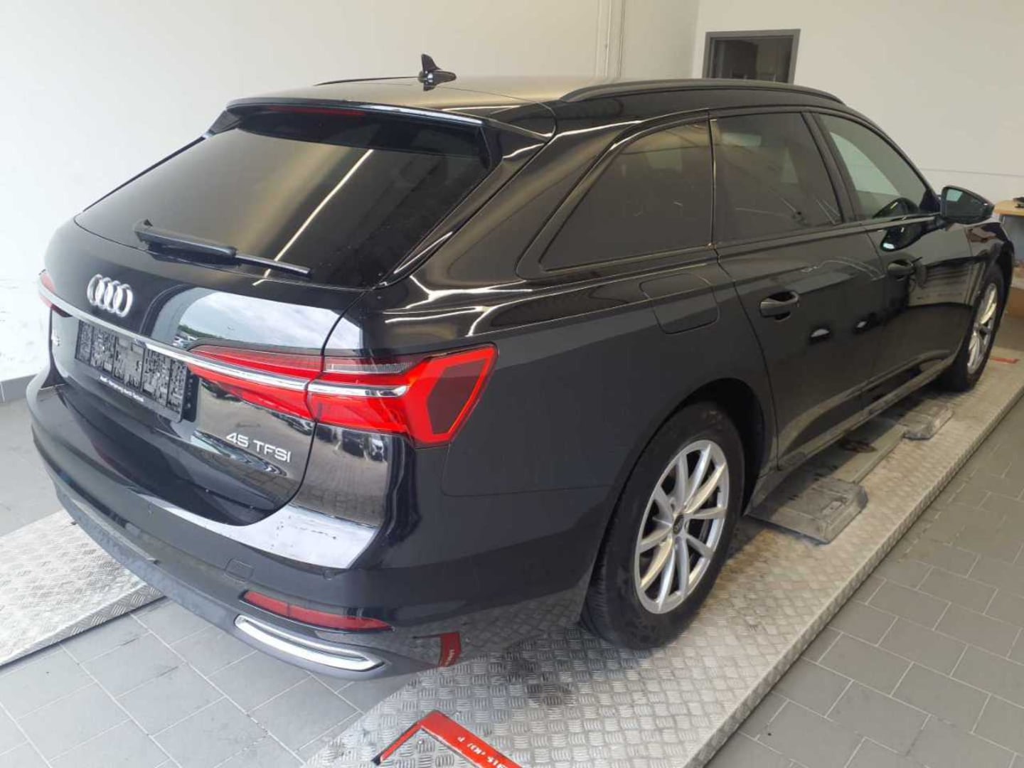 Bild über Audi A6 Avant 45 TFSI S tronic - für weitere Informationen kontaktieren Sie den Audi Partner