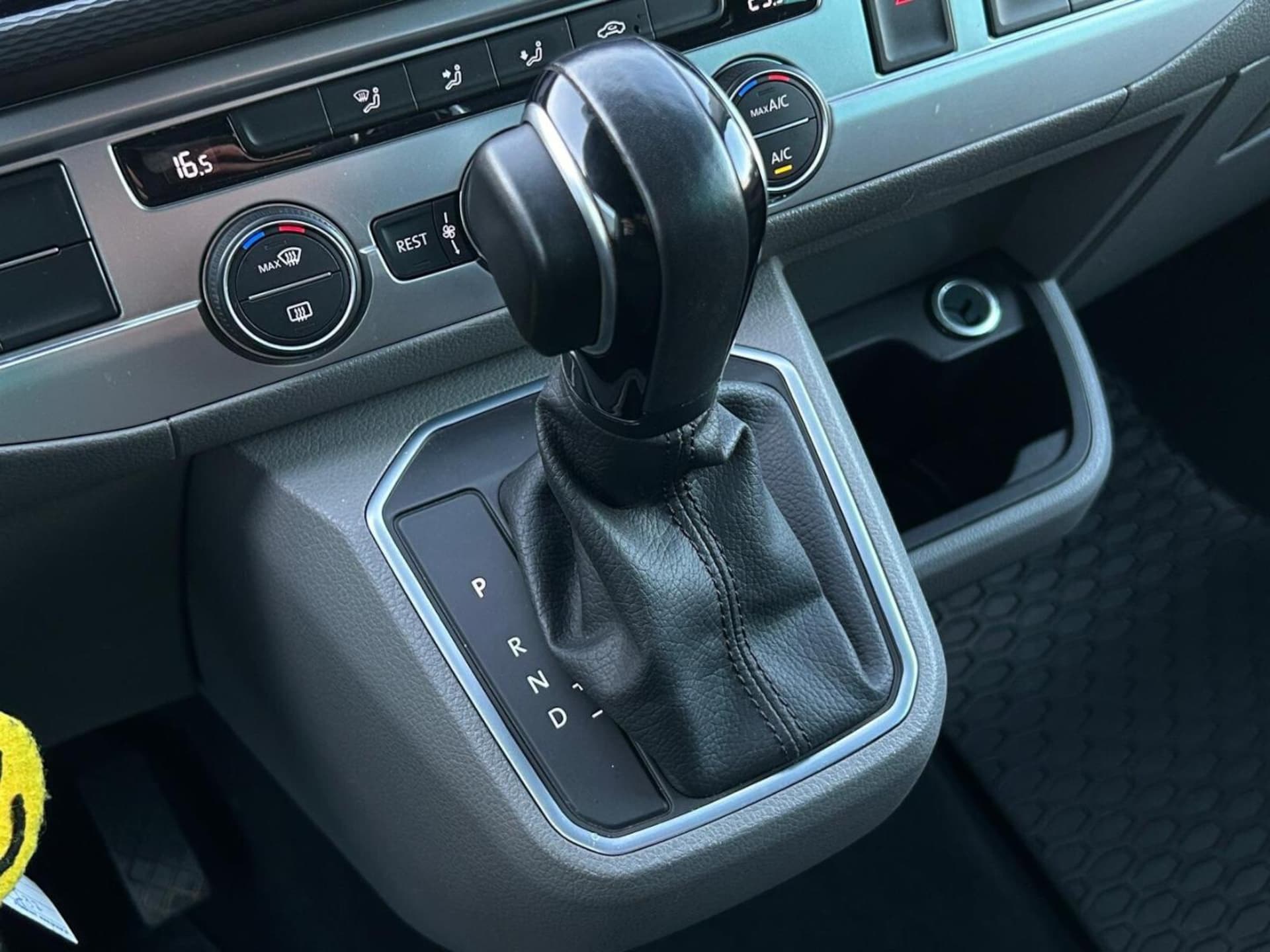 Volkswagen Caravelle 6.1 długi roztaw osi SE
