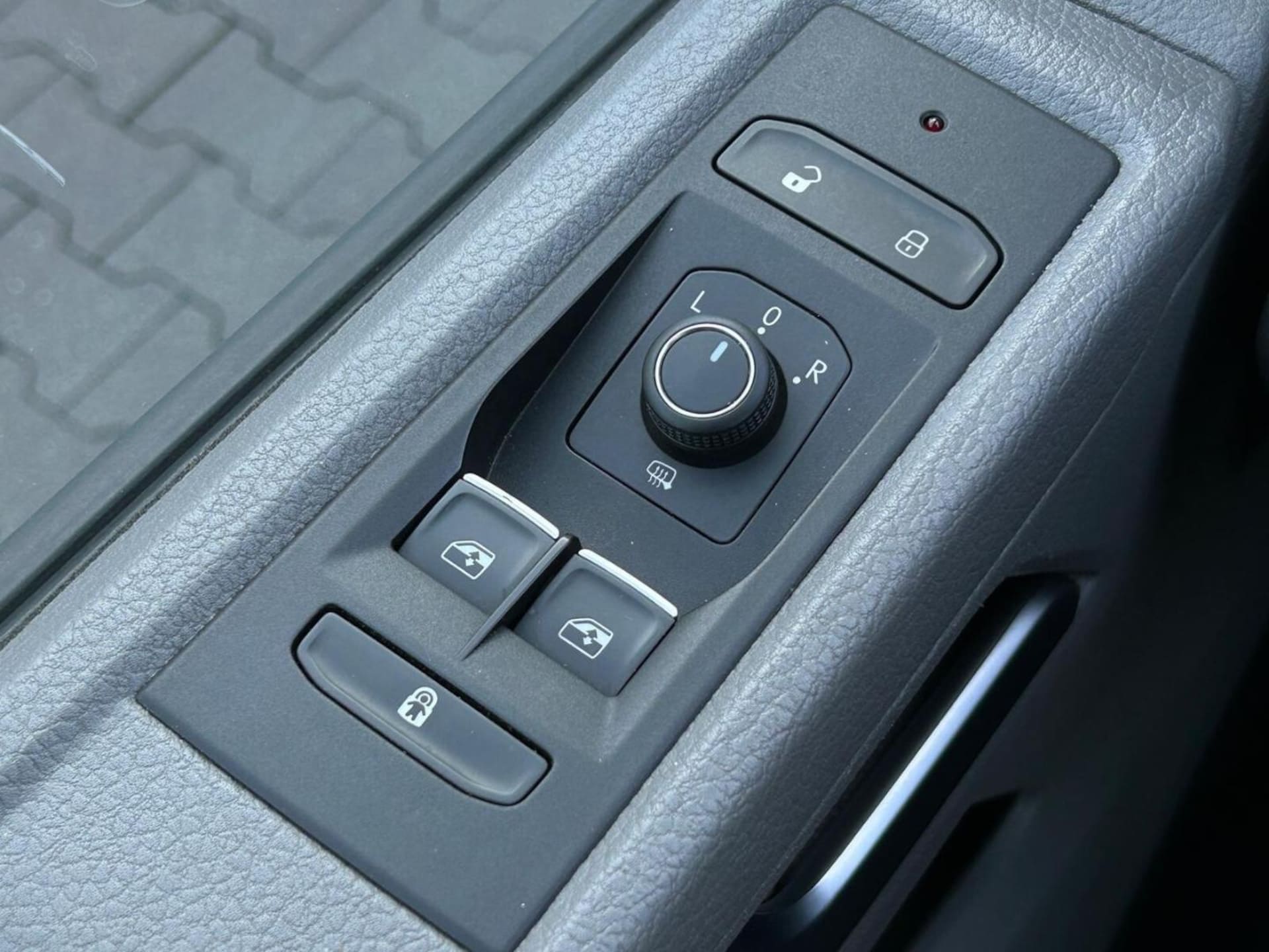Volkswagen Caravelle 6.1 długi roztaw osi SE