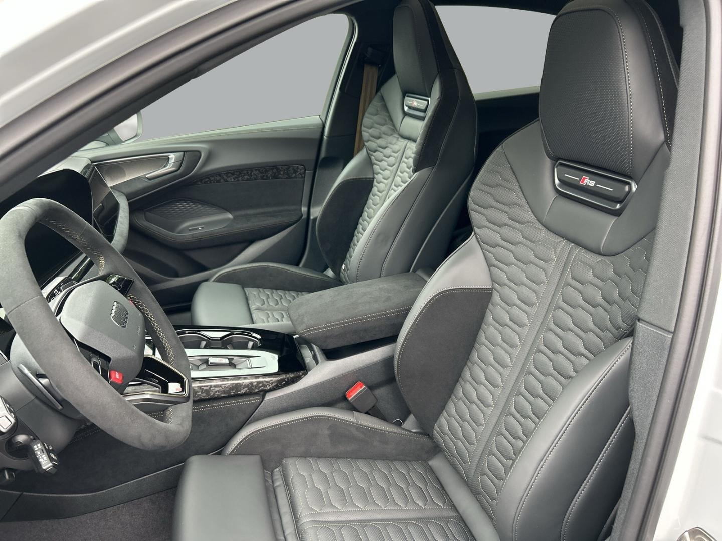 Bild über Audi RS 5 Limousine TFSI quattro 470 kW tiptronic - für weitere Informationen kontaktieren Sie den Audi Partner