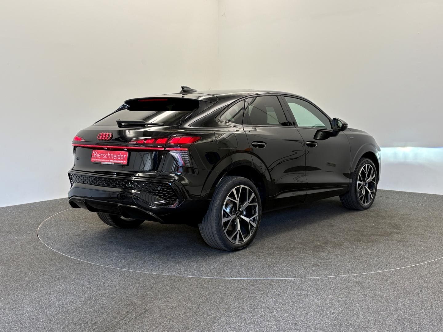 Bild über Audi Q3 Sportback e-hybrid e-hybrid 200 kW S tronic - für weitere Informationen kontaktieren Sie den Audi Partner