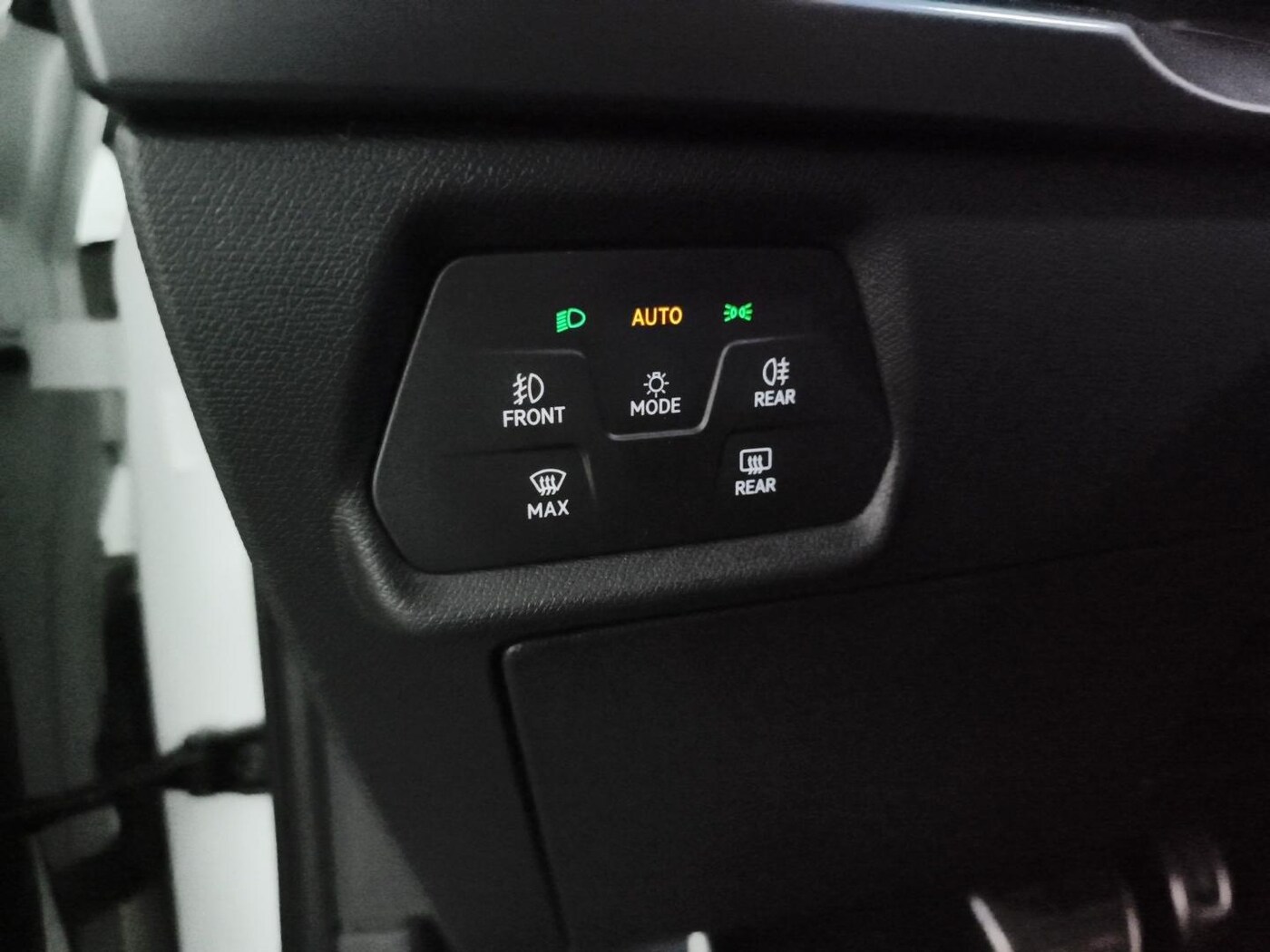CUPRA Leon Sportstourer 1.5 eTSI DSG 110 kW (150 CV) — photo 18