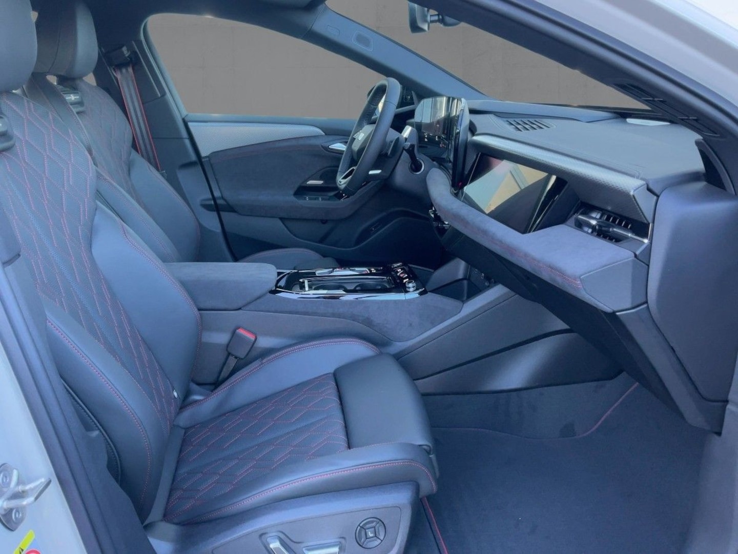 Bild über Audi S6 Avant e-tron e-tron quattro 370 kW - für weitere Informationen kontaktieren Sie den Audi Partner