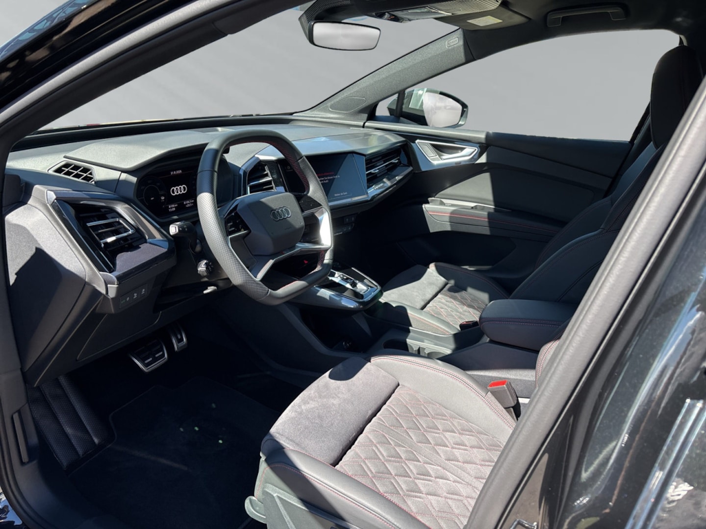Bild über Audi Q4 e-tron 45 e-tron - für weitere Informationen kontaktieren Sie den Audi Partner