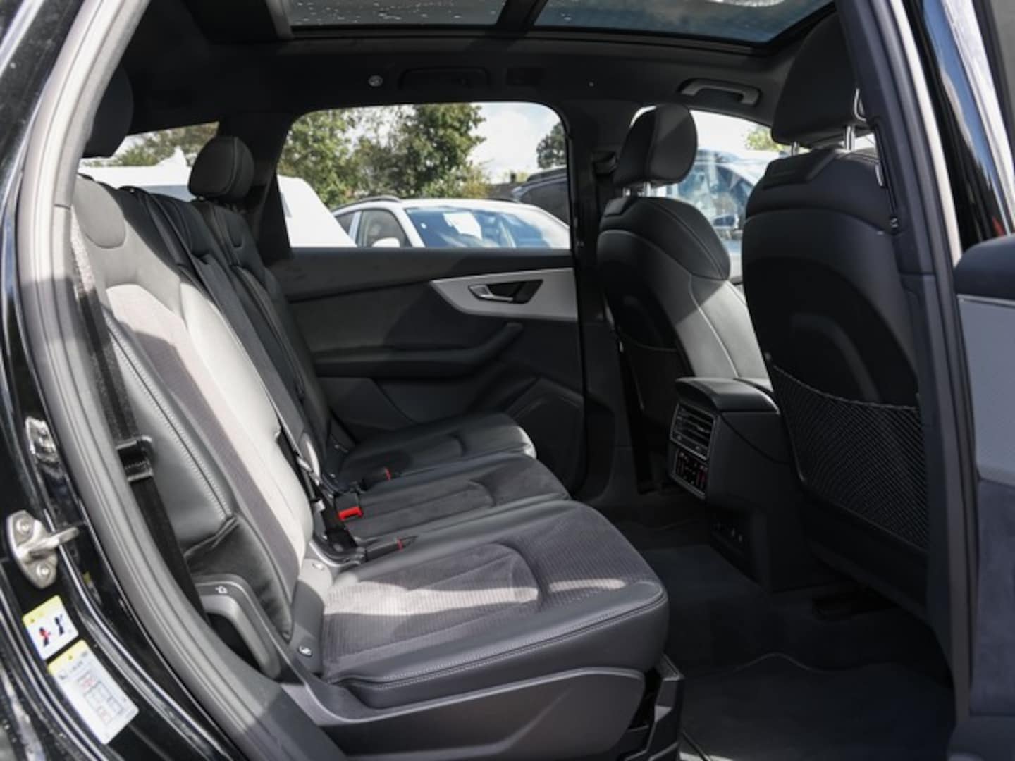 Bild über Audi SQ7 SUV TFSI quattro 373 kW tiptronic - für weitere Informationen kontaktieren Sie den Audi Partner