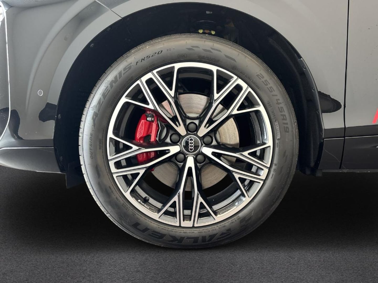 Bild über Audi Q3 SUV TFSI quattro 195 kW S tronic - für weitere Informationen kontaktieren Sie den Audi Partner