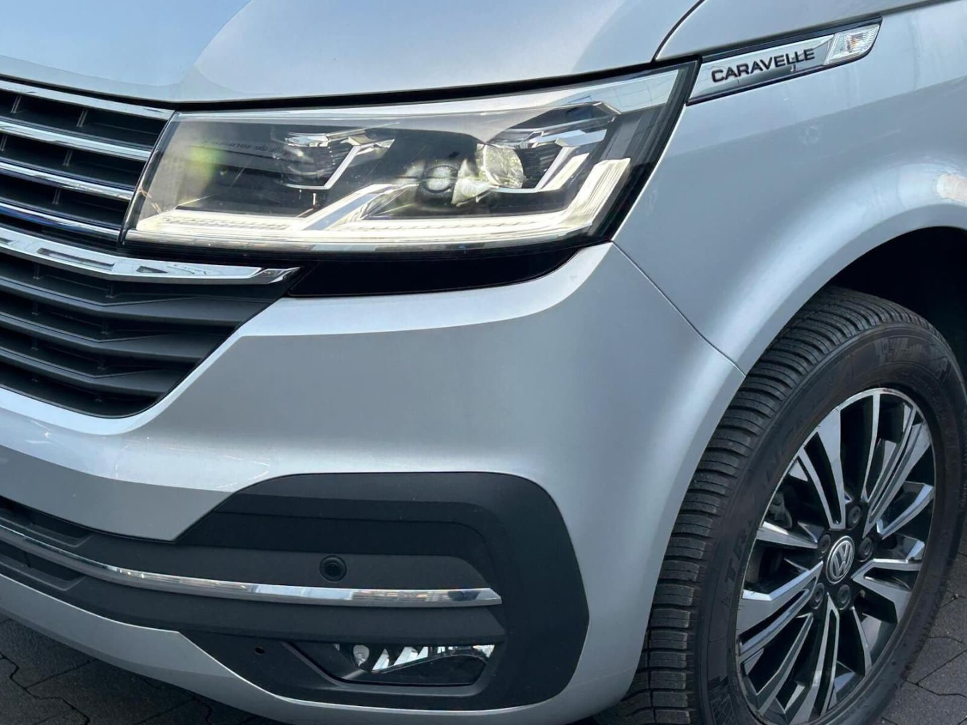 Volkswagen Caravelle 6.1 długi roztaw osi SE