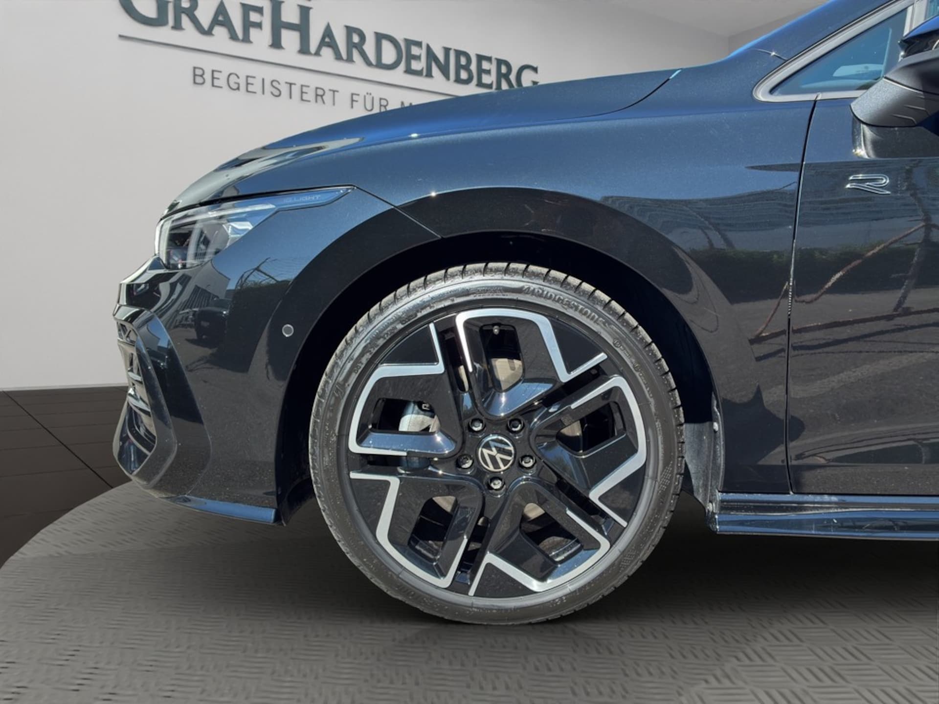 Volkswagen Golf R-Line