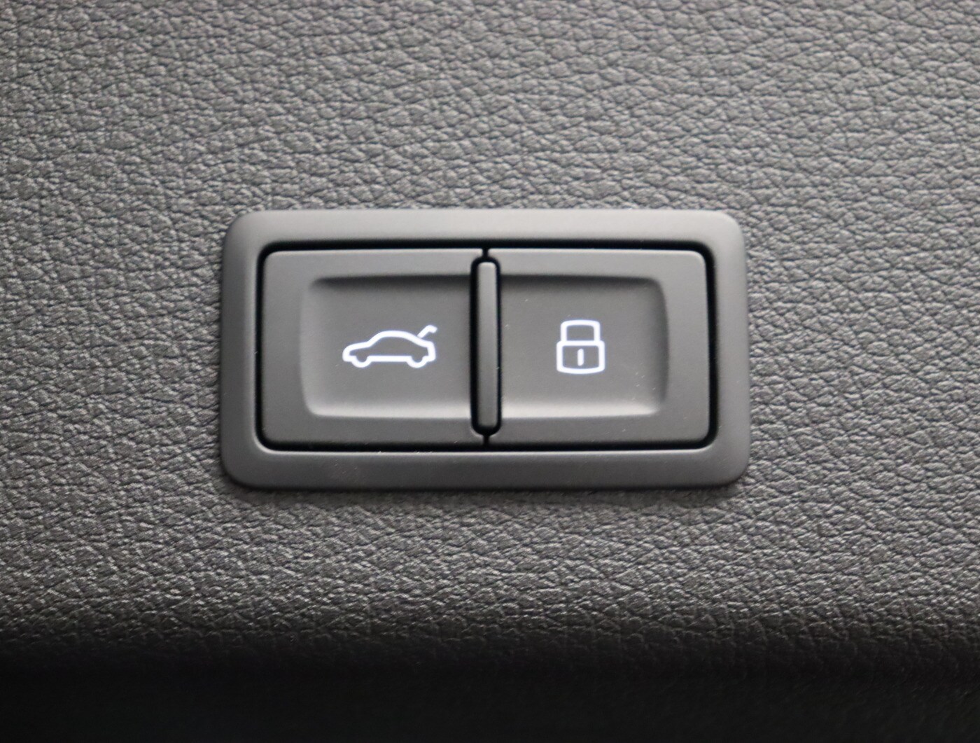Image about Audi Q8 e-tron S line 55 e-tron quattro