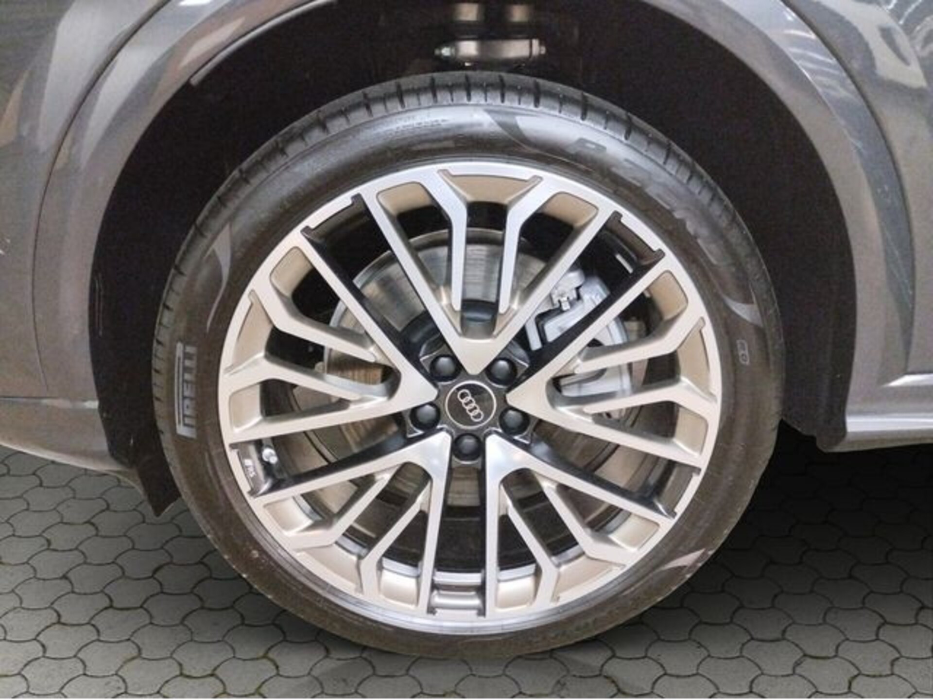 Audi Q5 Sportback edition one