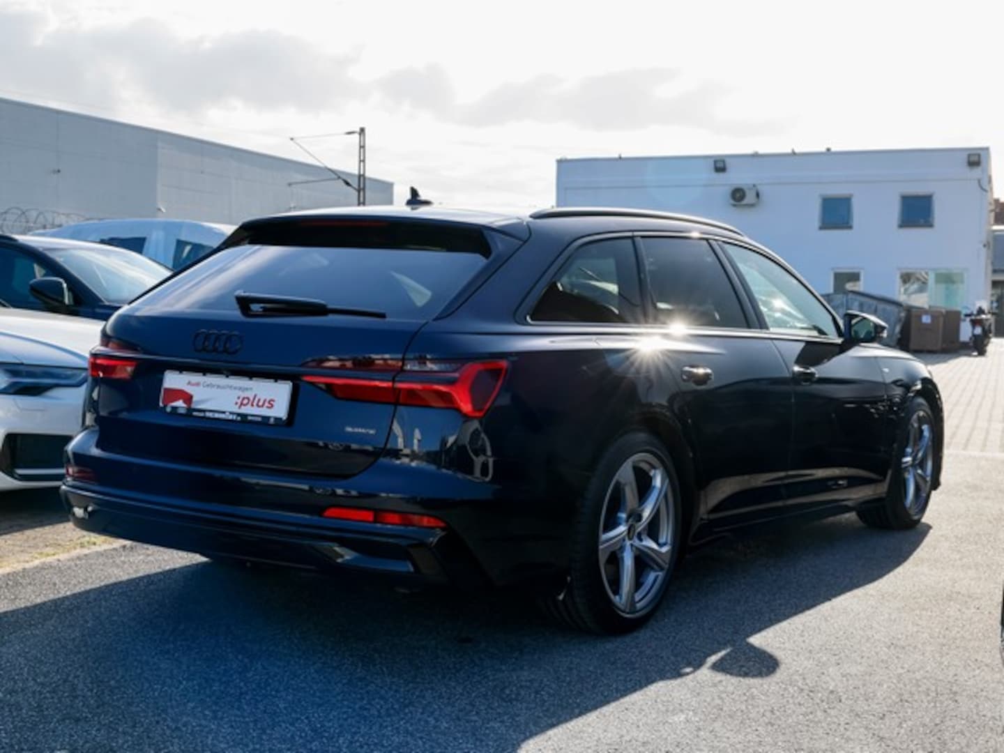 Bild über Audi A6 Avant TFSI e S line 50 TFSI e quattro S tronic - für weitere Informationen kontaktieren Sie den Audi Partner