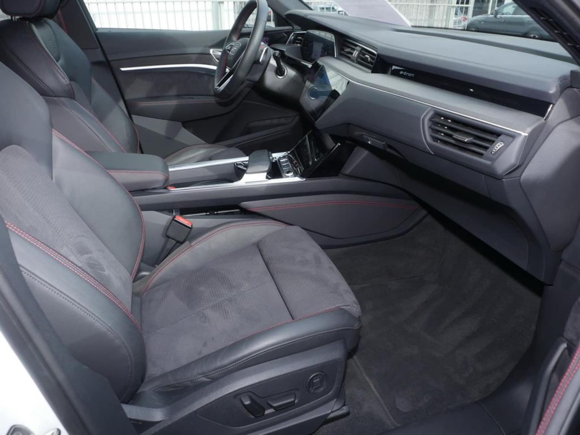 Audi Q8 e-tron S line