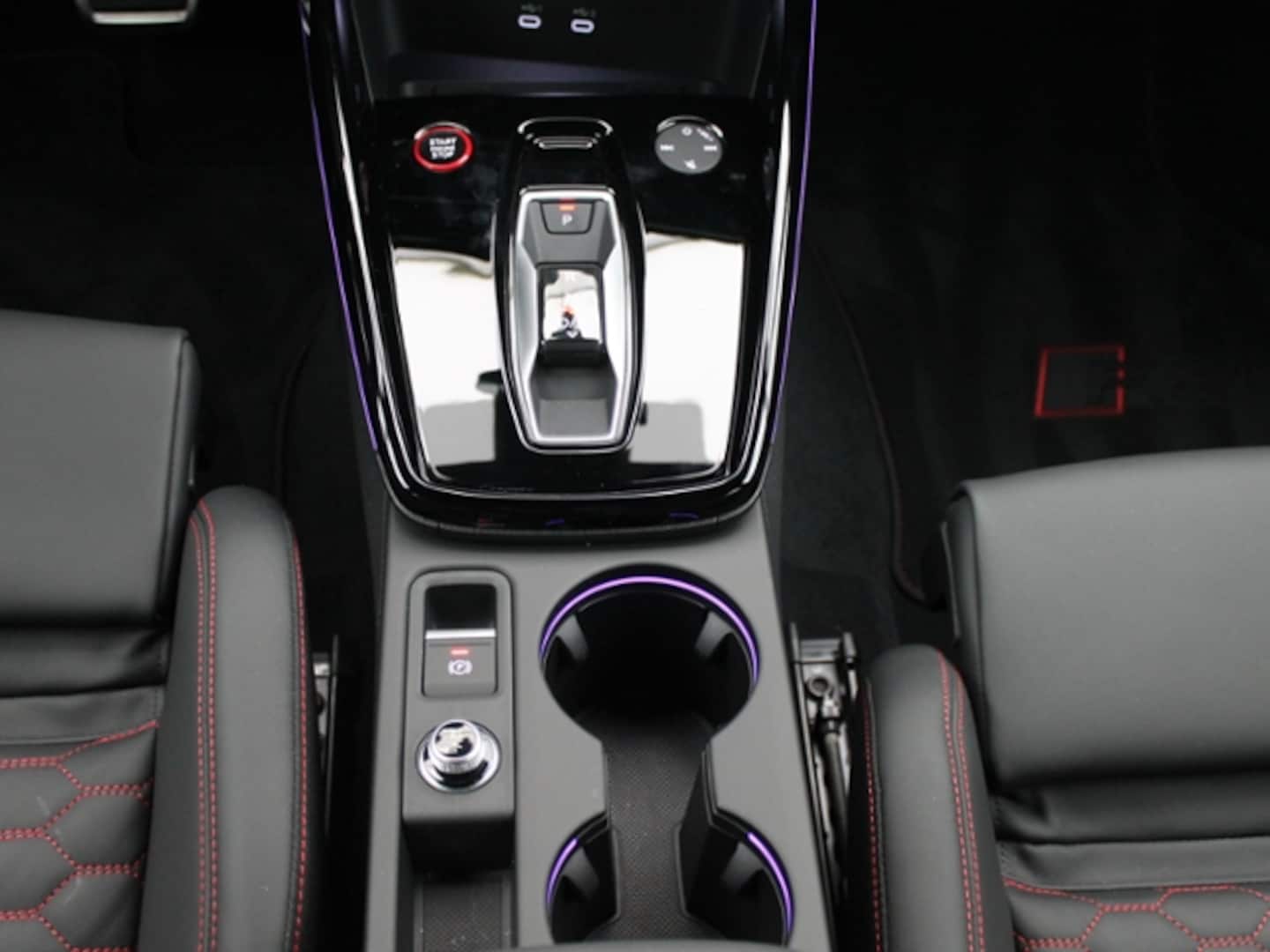 Bild über Audi RS 3 Sportback TFSI quattro S tronic - für weitere Informationen kontaktieren Sie den Audi Partner