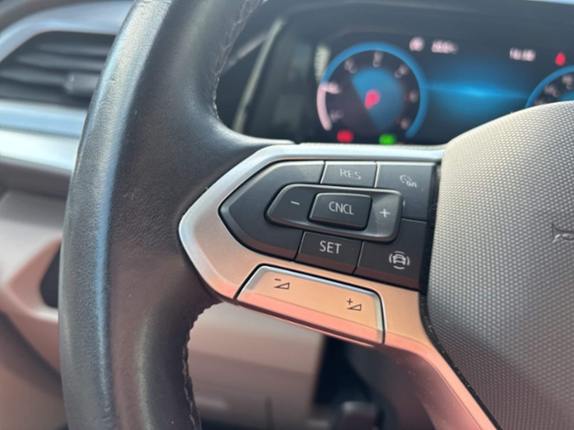 Volkswagen Multivan Langversion Basis-Modell